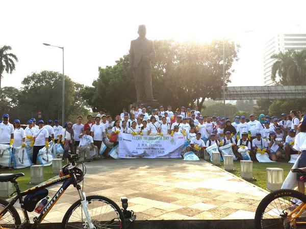 09f1fd43562e49c's tweet image. Jl. Thamtin left lane team..