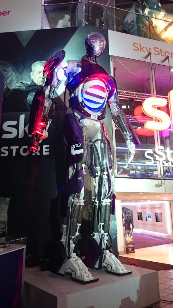 MarvelCosplayUK's tweet photo. Oh yeah, we're at the o2 Arena! http://t.co/nC1LQskuwu