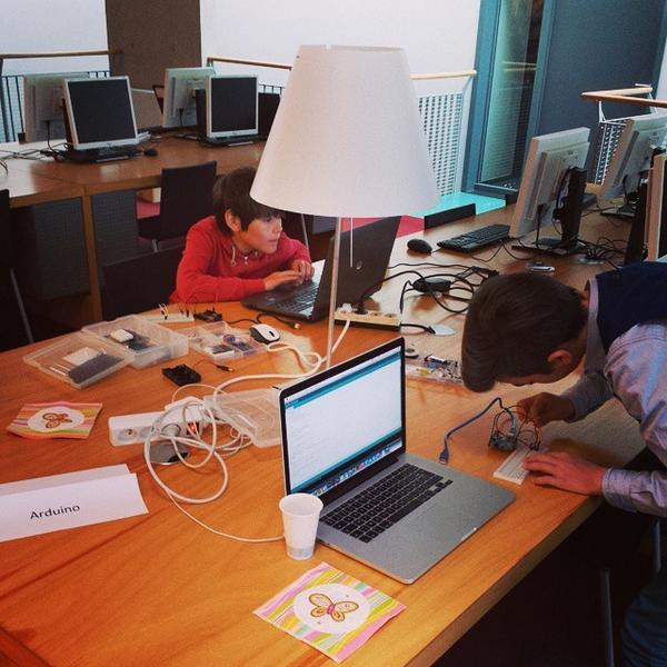 insta_arduino's tweet image. ift.tt/1uoaZiN - #coderdojobe #arduino in de bib oostende by samseriously @ ift.tt/1qT7dwC