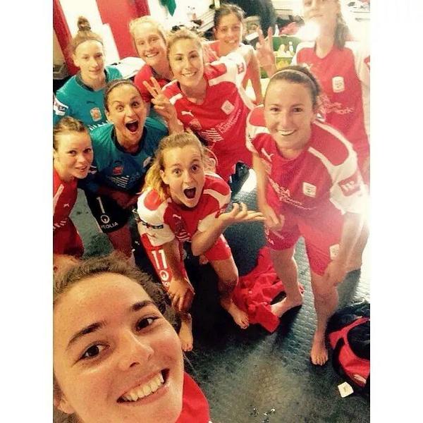 WoodsLisaMarie's tweet photo. What a bunch of Girls #Ladyreds #adelaideunited #Finally http://t.co/XGmb0R7wYZ