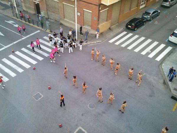 batukamela's tweet photo. Instantanea desde l'aire! Amb el ballet #Toubkal.linque a la #Icursadeladona de #Xàtiva http://t.co/iHbNQiHUMI