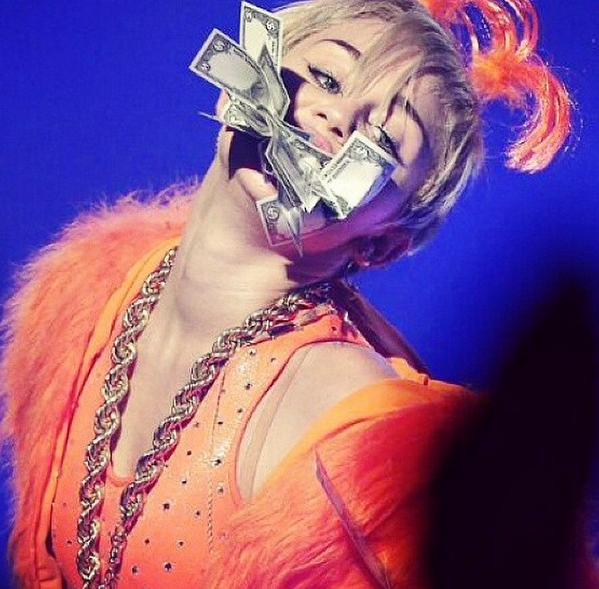 kirariluv's tweet photo. We love money party❤💸🎉
@MileyCyrus http://t.co/YeshDdk8Hz