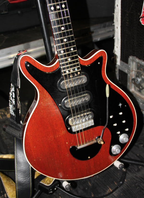 premierguitar's tweet photo. Here it is! Our #RigRundown with @DrBrianMay from @QueenWillRock – http://t.co/Dc0Dd10peU http://t.co/xAbp49GVSI