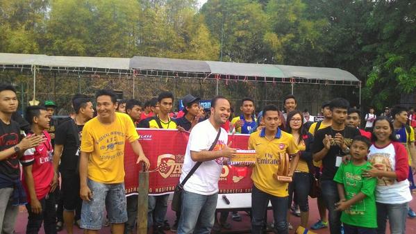 Gathna5AIS's tweet photo. Penutupan dan Penutupan peasant preening futsal #Gathna5AIS dengan presiden @ID_ARSENAL cc @Gathna5AIS http://t.co/gY7h2mQ5xm