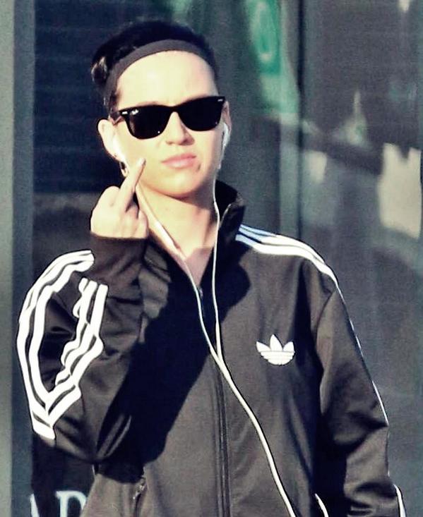 drugxfkaty's tweet photo. "katy perry can't sing"
"katy perry is fat and ugly"
"katy perry has no fans"

@katyperry artist of the year #AMAs http://t.co/YAB82RrLlE