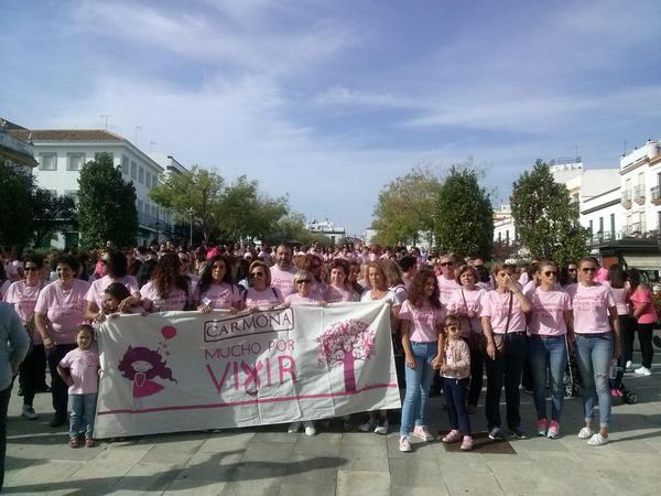 angelicaalonsoa's tweet photo. http://t.co/KlSVdYurfw lo único q puedo decir emocionada a los q habéis participado en la Marcha Rosa @diacarmona http://t.co/HwHIIdJnJh