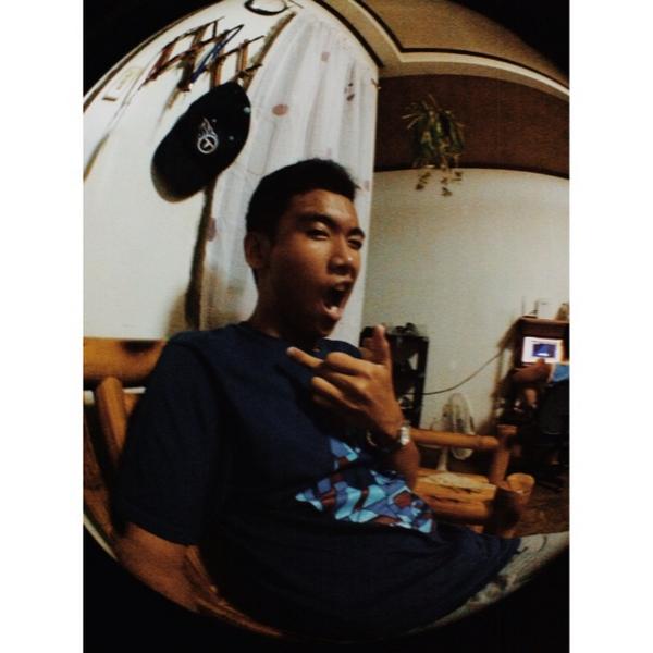 yanyancnn's tweet photo. #fisheye #midfingerOn #Bored #notAbadboy http://t.co/Ob7srcVY6l