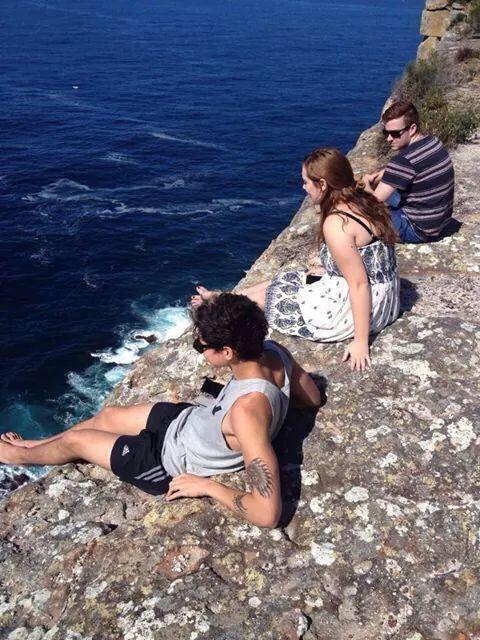 DontBoreUs's tweet photo. Calum with his friends today :) http://t.co/2x15DbLqeD