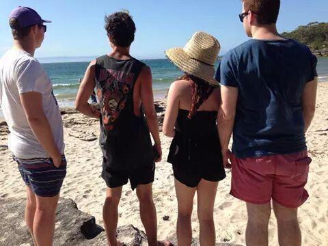 DontBoreUs's tweet photo. Calum with his friends today :) http://t.co/2x15DbLqeD