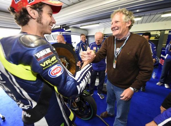 VR_FortySix's tweet photo. "@sammy46fullgas: @ValeYellow46 questo è bello da vedere ... http://t.co/JZ7x23y8s5"