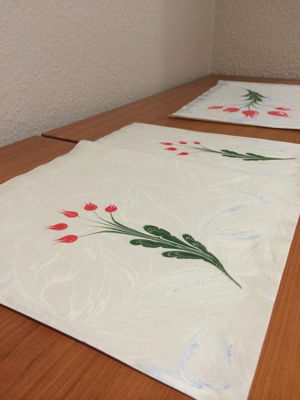 SophiaRE2014's tweet photo. Gelungene Versuche des bekannten Tulpenmotives unserer Workshop-Teilnehmerinnen 🎨 #EbruWorkshop #Recklinghausen http://t.co/zVP1BqXhiY