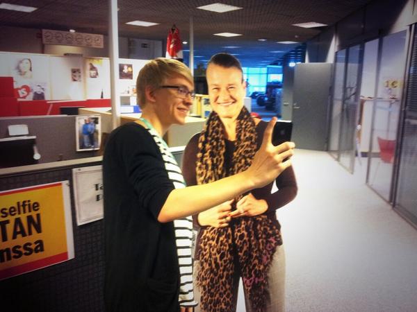 aiheikko's tweet photo. #nyjm14 Touring in Sanoma-talo. Take a selfie with @RitaTainola made of paper. Success! @TuomasjukkaT http://t.co/sCBwMxbWTI