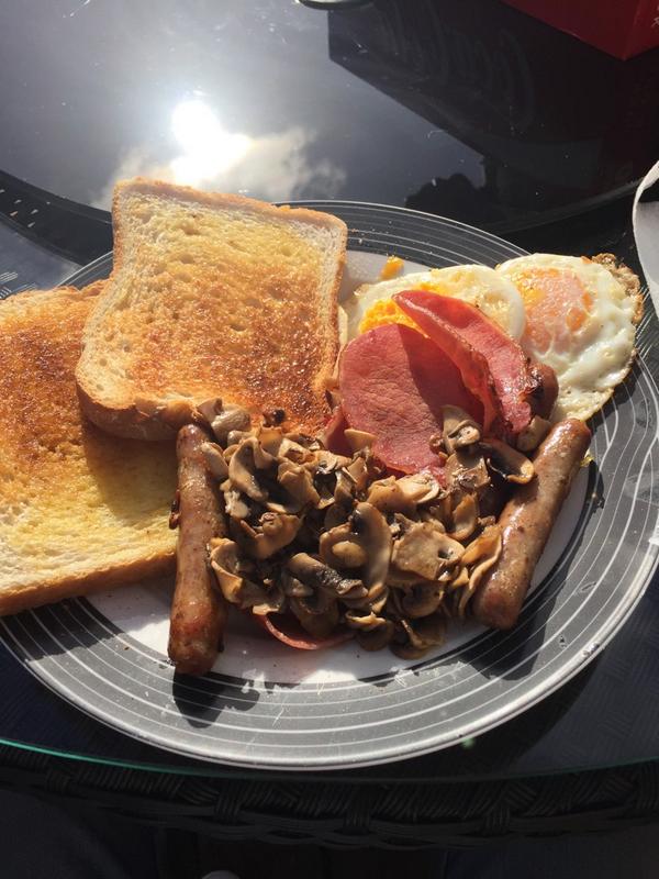 PaulCHutchie's tweet image. Just cooked up this beaut of a breakfast #ProperEnglish #FullEnglish #Breakfast #FryUp #IsThatMeYea
