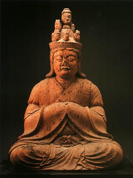 【福井・八坂神社/十一面女神坐像(平安)】像高62cm。頭部は十一面観音、体部は女神という神仏習合の稀有な姿をしている。八坂神社近隣の小さな社の一つから近年発見された像。十一面観音を本地とした白山信仰が神道と融合した姿とも考えられる