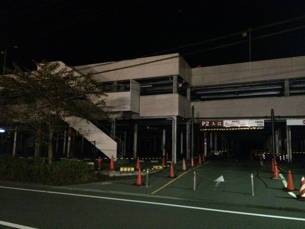 紫吹蘭 そうだ 昨日言ってたある漫画の聖地 帰りに寄れたぞ アイアムアヒーロー の聖地 御殿場アウトレットモールだ 営業時間外で誰もいなかったから 雰囲気があったな Zqnが居ないか不安だったけど 吸血鬼の