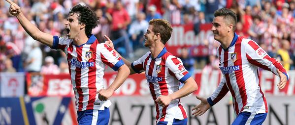 Atleti's tweet photo. FOTOGALERÍA. Las mejores imágenes de la victoria de hoy en el Calderón: http://t.co/WOYsnGK0HG #AtletiESP #AúpaAtleti http://t.co/vKR2DJA9JL
