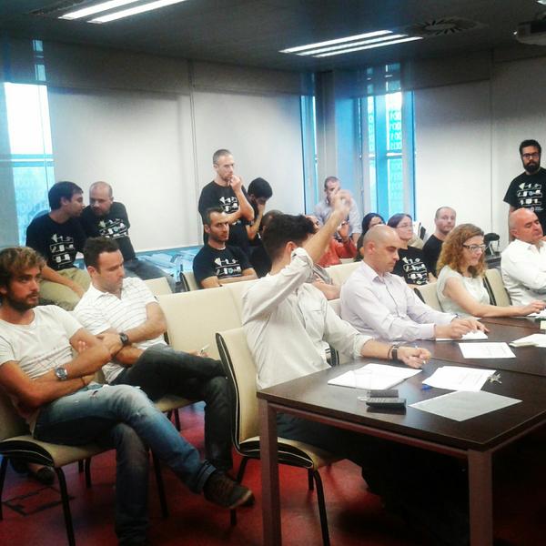 vlcilab's tweet photo. El jurado escuchando atentamente las presentaciones de los #emprendedores #FIWAREMS #SWValencia #mentores http://t.co/oOejpzI8ne
