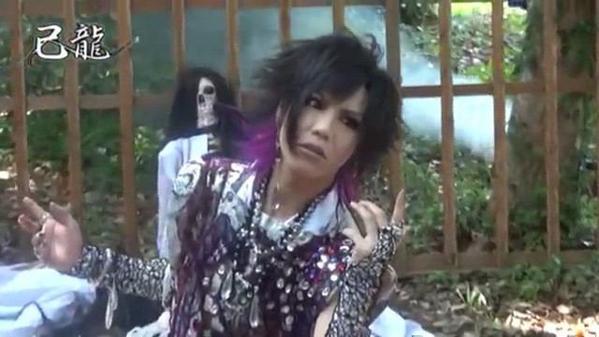 visual_rrkkk's tweet photo. #己龍黒崎眞弥生誕祭 
#唯のヴォーカル
#己龍 http://t.co/36ZJ61FPZ6