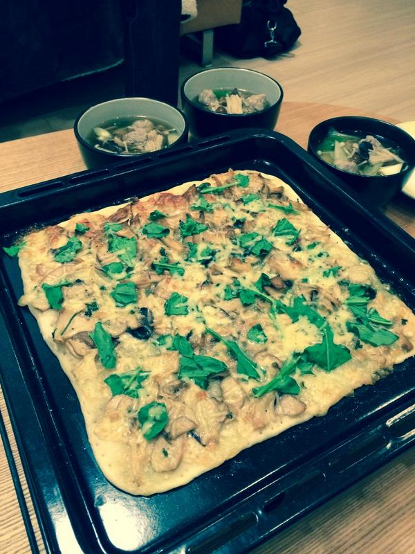 wakoringo's tweet photo. 家ピザ。モコ’sキッチンぱくり http://t.co/kaZBQYFSOl