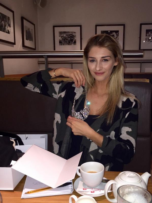 MissNWBeauty's tweet photo. @VictoriaHowell_ Opening up one of her fabulous prizes.. A stunning @BrasikaOfficial jewellery set! #LuckyLady 💎 http://t.co/5RZbqBjZ7Q