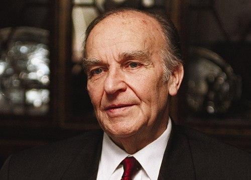 Aliya İzzetbegoviç (d. 8 Ağustos 1925 - ö. 19 Ekim 2003)