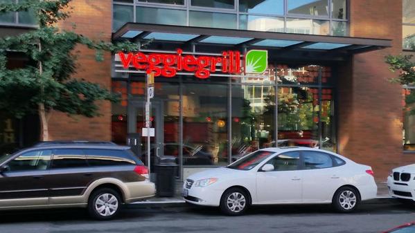 Christi_Lee67's tweet image. Pretty day for lunch at #Seattle @VeggieGrill. Come support @BeagleFreedom. Free parking on Sundays. #VG4BFP