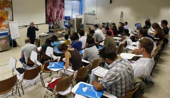 Hacettepe rektörünün isyanı: Makam aracına para var, öğrenciye burs yok
diken.com.tr/hacettepe-rekt…