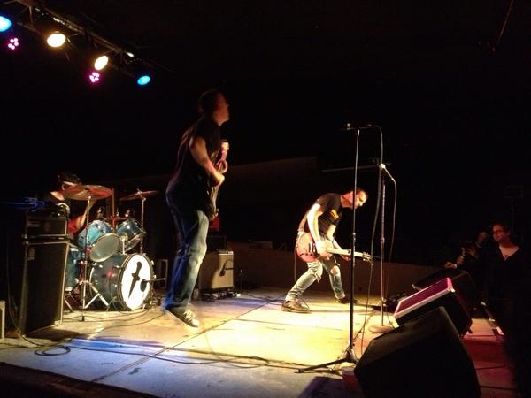 getplugged's tweet image. Killer Waves (@NGHTBRDS - 1) last evening at @asburylanes