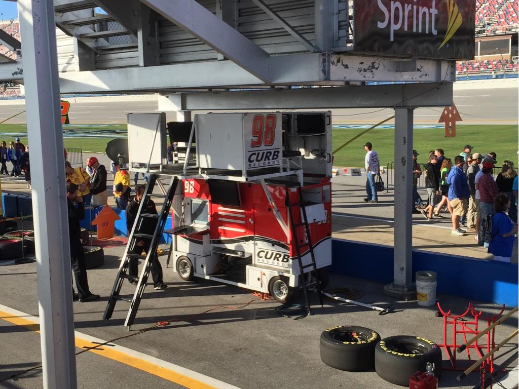 B0UI91qCQAAp-CR.jpg:large