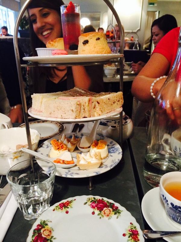 EmilyBrown789's tweet photo. Afternoon teaaaa #yummy #kettners http://t.co/cpZbQVlUOU