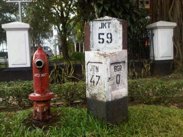 2ndOftHe1st's tweet photo. Kilometer 0 yg d gunakan lokasi awal mnghitung jarak antarkota trletak di Jl Juanda tepat d samping BalaikotaBogor http://t.co/yQEsRTU3NW