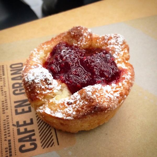 Este sería un desayuno perfecto: Espresso Doble y Pan Delicioso de frambuesa de <a href="/CATAMUNDI_MX/">Catamundi</a> #Desayunadores