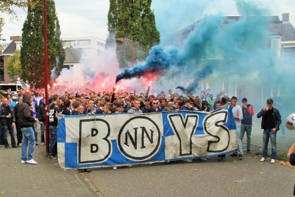 RealUlapalu's tweet photo. SC Heerenveen Corteo before the match versus Cambuur today! http://t.co/XwVK3RTcUB