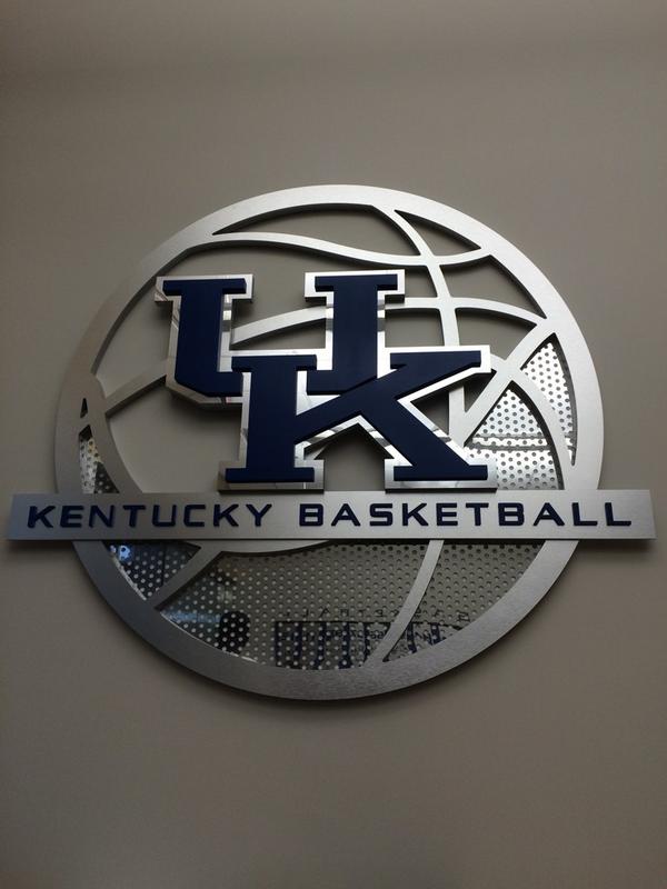 BIGG_ZIMM's tweet photo. So long Kentucky. 🔵⚪️ Appreciate the love #BBN http://t.co/YoTsGGr514