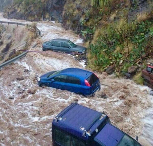Flash Flood en Tenerife B0US8VbIIAAjtmz