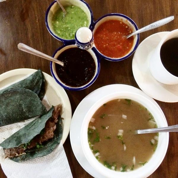 Consomé y taquitos de barbacoa para esta mañana lluviosa #Desayunadores