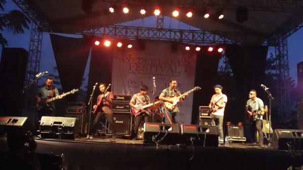 Serasa memutar kembali waktu ke era 50-an <a href="/NEO_INDOROCK/">Neo Indorock band</a> <a href="/nandaisadnan/">Adnan Nanda</a> Cadasss