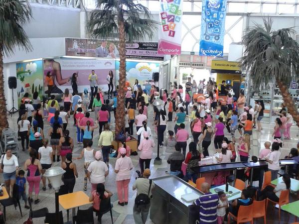 FUNCAMAMA's tweet photo. Seguimos en el @cclagranja con nuestra #BailoterapiaRosa y el #PotazoRosa ¡Acércate! 💗 http://t.co/ghL5MglmXB