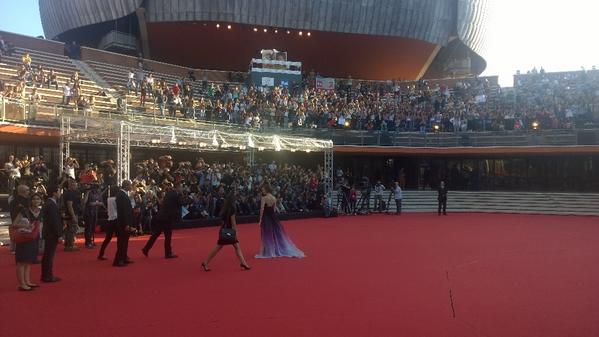 TMICanada's tweet photo. "@mmoszkowicz: http://t.co/3rQCJEGbXr" aw... @lilycollins's dress is so pretty!