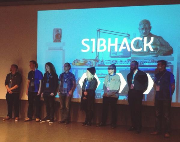 NuppuStenros's tweet photo. Innostusta ilmassa @AteneumMuseum! Digitaalinen maailma ja taide kohtasivat. Mun suosikki tuli toiseksi. #sibhack http://t.co/PkInrjUQaD