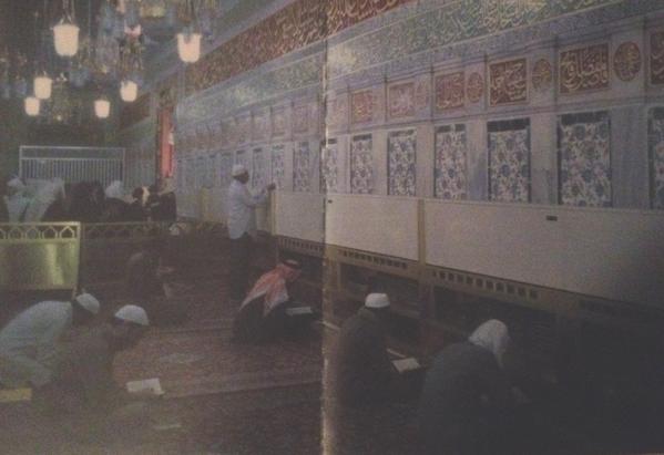 NawwabBooks's tweet photo. Women visitors ar-Rawdah ash- Sharifah #Medinah from Mehmet Biber #Hajj book 1998 #SaveMecca &amp; Medinah sacred sites http://t.co/PXIxg4h7hM