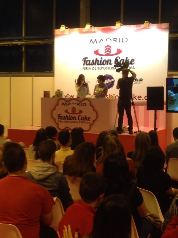 <a href="/MadFashionCake/">Madrid Fashion Cake</a> ¿Os apetece hacer una peonía? ¡Juhee Kim, de , ahora en el escenario! #EstoyEnMadFashionCake