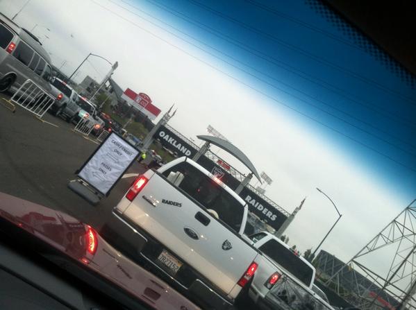 NORKALGOLLO's tweet image. “@EL_TACO_NACO: Welcome to Oakland #RaiderNation #50deep http://t.co/srLzyKGPkp”I SHOULDA USED MY PTO😩😩😩😩