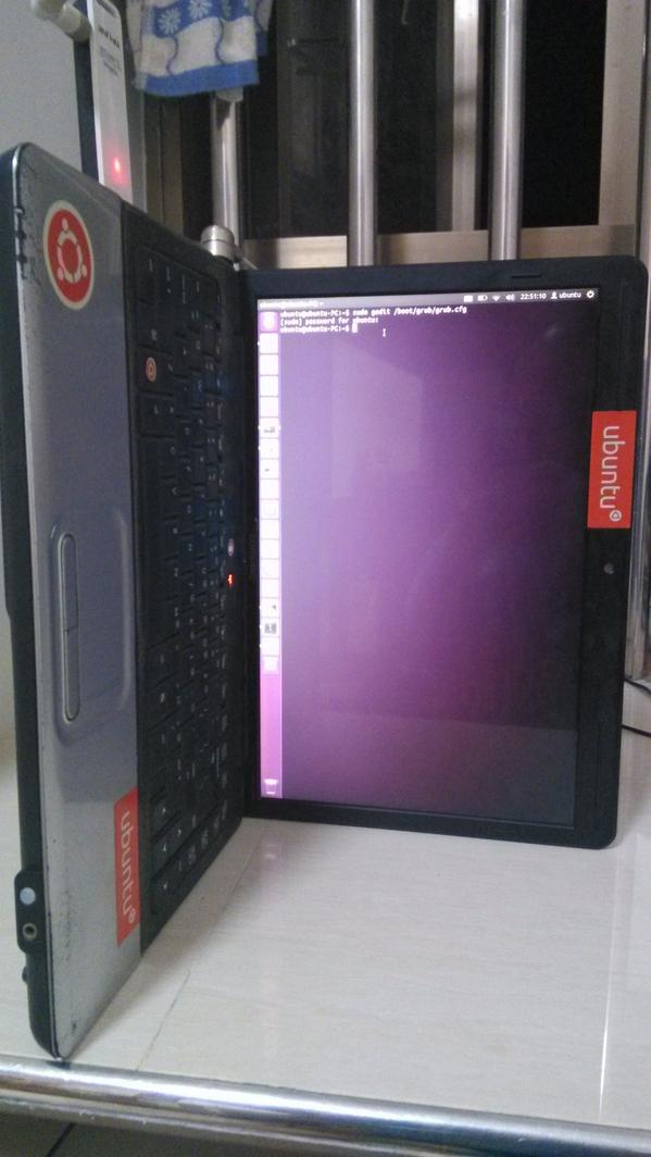 526ubuntu's tweet photo. #Ubuntu interesting,rotate screen.... http://t.co/aICOPuDnPE