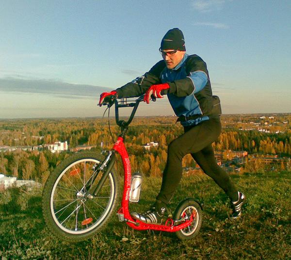 #Steppen is cool! Zeker op zo'n KickBike Freeride! hondensteps.nl/kickbike-freer…