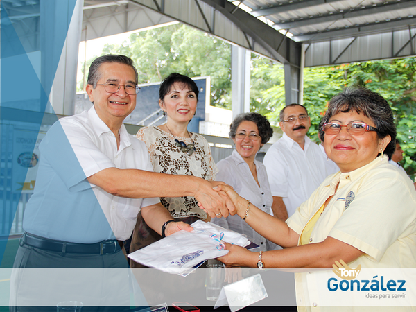 IngTonyGonzalez's tweet photo. Juntos construimos un mejor futuro para los jóvenes. http://t.co/4lfLn7g0LT
