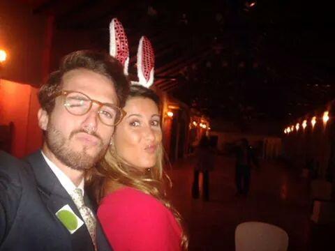 carmendelolmo1's tweet photo. @javialesquin loviuuuuuu!!! Ole los primos con arte!!! Y se coló la conejita.... http://t.co/w3LikgYWVi