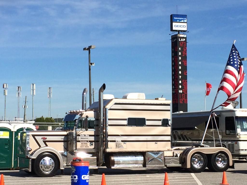 B0UrwNAIUAAbloD.jpg:large