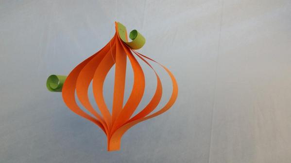 Halloween  class decorations with construction  paper. Simple and fun for students to do! #halloween #school