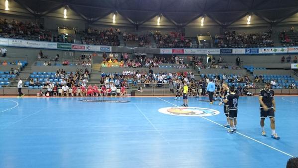 Marie_Alsina's tweet photo. En direct du match retour @FENIX_HB contre Melsungen ! Go #Toulouse ! #TeamFenix http://t.co/on0URVG87s